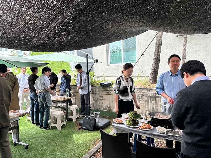 야외정원 ㅡ 삼겹살식사